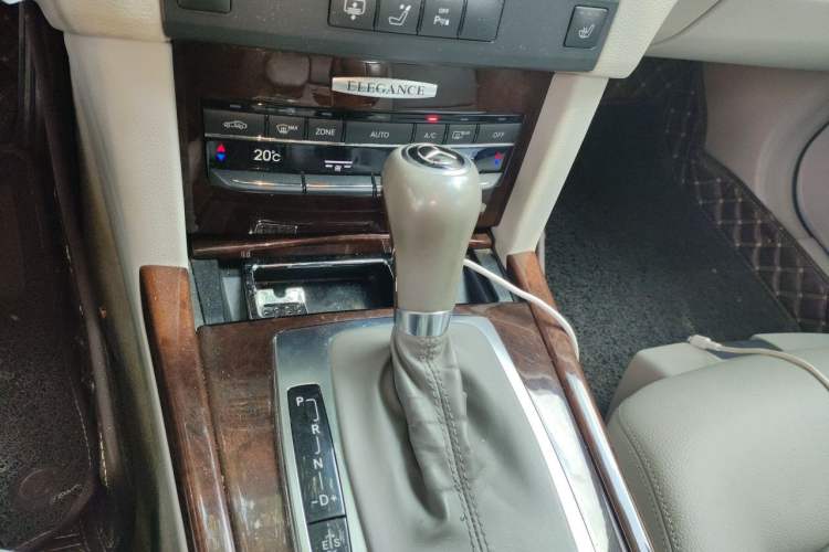 Used Mercedes-Benz E-Class 2011 E 200 L CGI Elegant Model Gear Lever