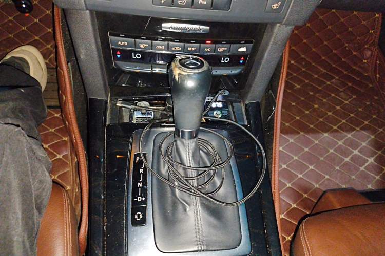 Used Mercedes-Benz E-Class 2011 E 260 L CGI Fashion Model Gear Lever