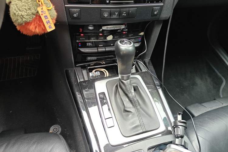 Used Mercedes-Benz E-Class 2011 E 260 L CGI Fashion Model Gear Lever