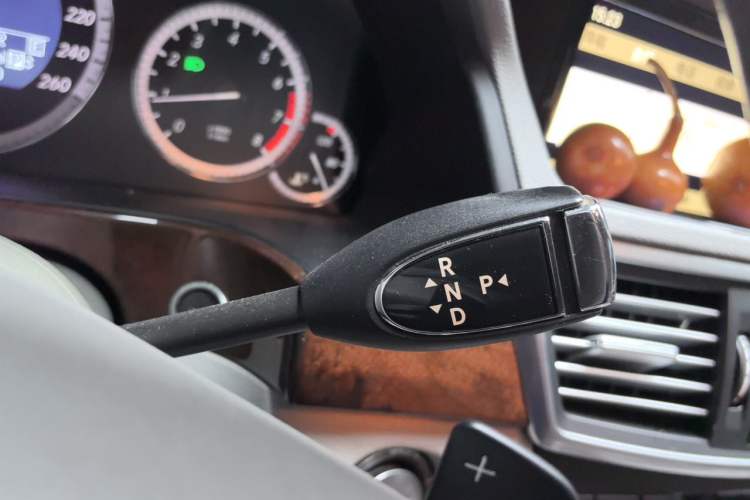Used Mercedes-Benz E-Class 2011 E 300 L Elegant Model Gear Lever