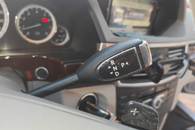 Used Mercedes-Benz E-Class 2011 E 200 L CGI Elegant Model Gear Lever