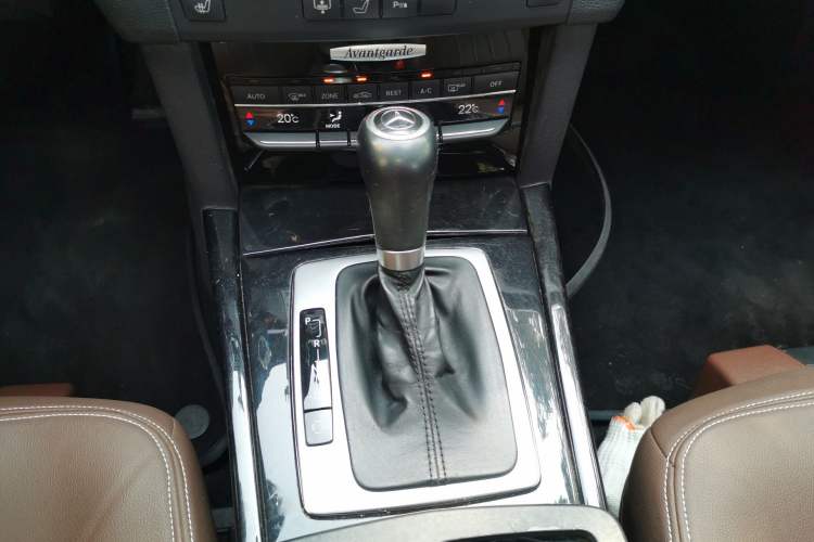 Used Mercedes-Benz E-Class 2011 E 260 L CGI Fashion Model Gear Lever