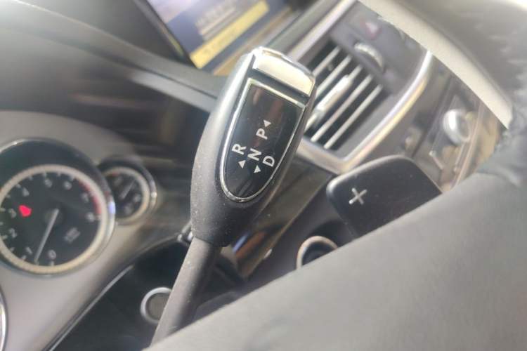 Used Mercedes-Benz E-Class 2011 E 300 L Fashion Prestige Model Gear Lever