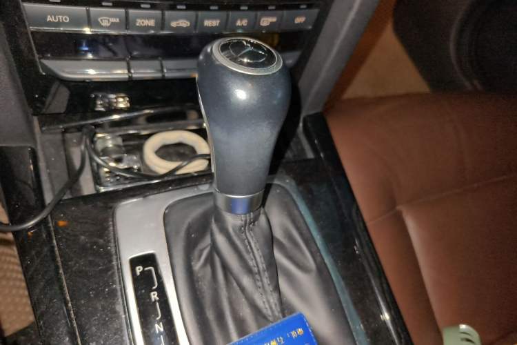 Used Mercedes-Benz E-Class 2011 E 260 L CGI Fashion Model Gear Lever