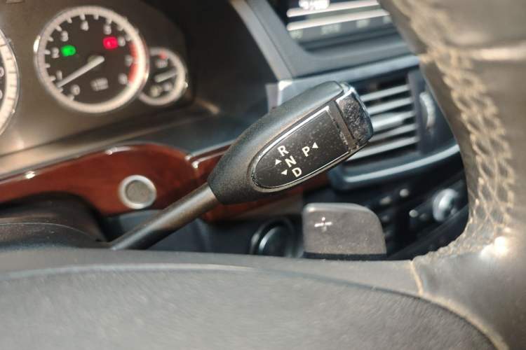 Used Mercedes-Benz E-Class 2011 E 300 L Elegant Model Gear Lever