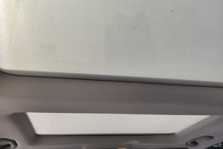 Used Mercedes-Benz E-Class 2011 E 300 L Fashion Prestige Model Headliner