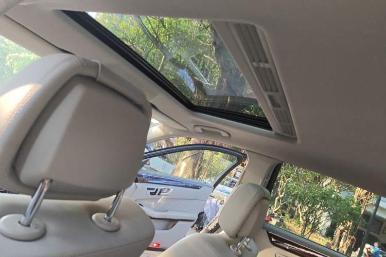 Used Mercedes-Benz E-Class 2011 E 200 L CGI Elegant Model Headliner