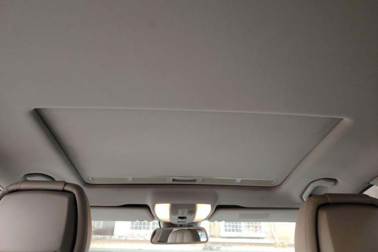 Used Mercedes-Benz E-Class 2011 E 300 L Elegant Model Headliner