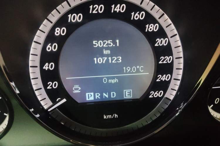 Used Mercedes-Benz E-Class 2011 E 260 L CGI Fashion Model Odometer Close Up