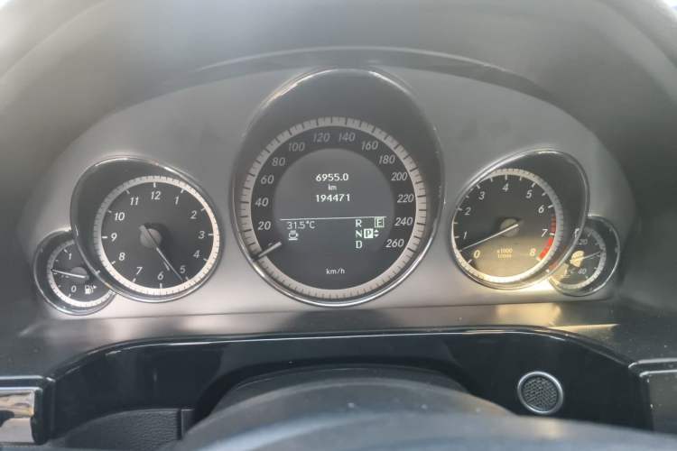 Used Mercedes-Benz E-Class 2011 E 300 L Fashion Prestige Model Odometer Close Up