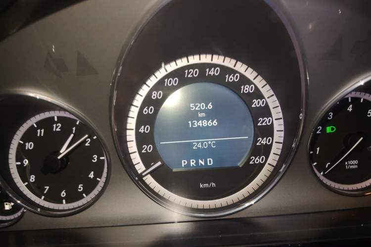 Used Mercedes-Benz E-Class 2011 E 260 L CGI Fashion Model Odometer Close Up