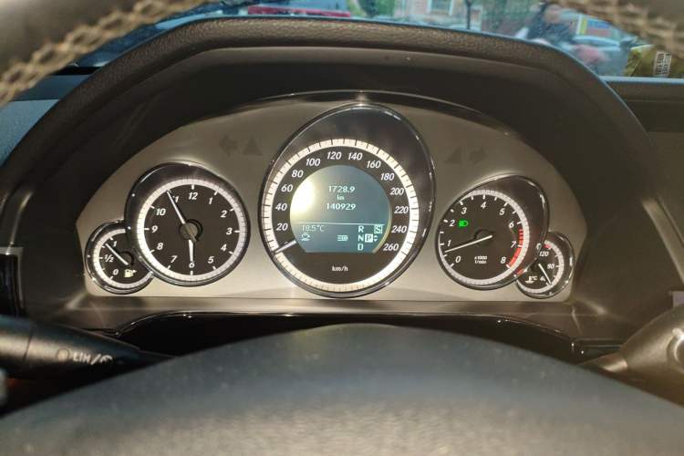 Used Mercedes-Benz E-Class 2011 E 300 L Fashion Prestige Model Odometer Close Up