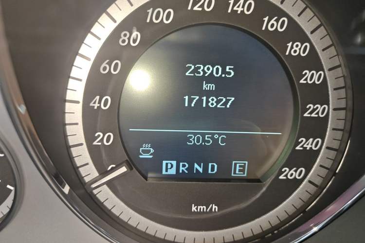 Used Mercedes-Benz E-Class 2011 E 260 L CGI Fashion Model Odometer Close Up