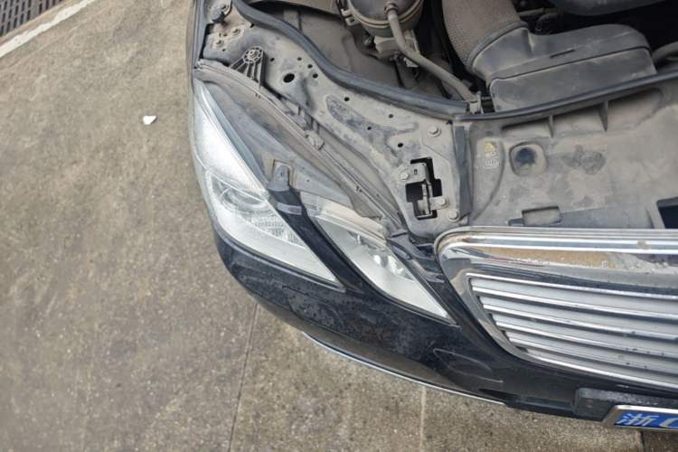 Used Mercedes-Benz E-Class 2011 E 300 L Elegant Model Right Front Headlight