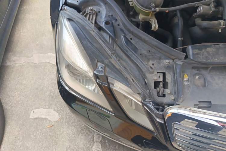 Used Mercedes-Benz E-Class 2011 E 200 L CGI Elegant Model Right Front Headlight