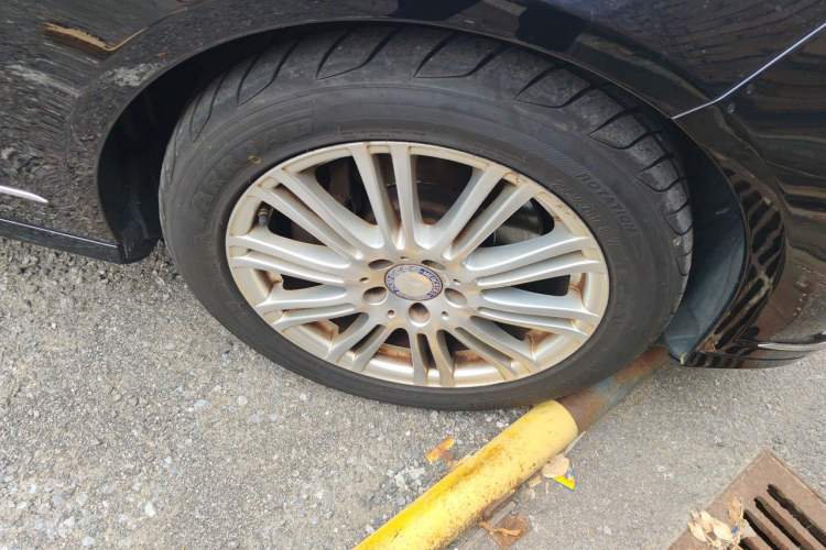Used Mercedes-Benz E-Class 2011 E 200 L CGI Elegant Model Right Front Wheel Hub