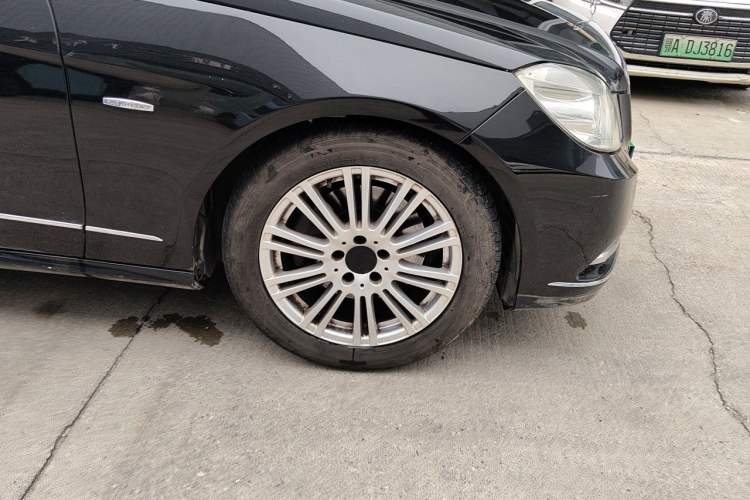 Used Mercedes-Benz E-Class 2011 E 200 L CGI Elegant Model Right Front Wheel Hub