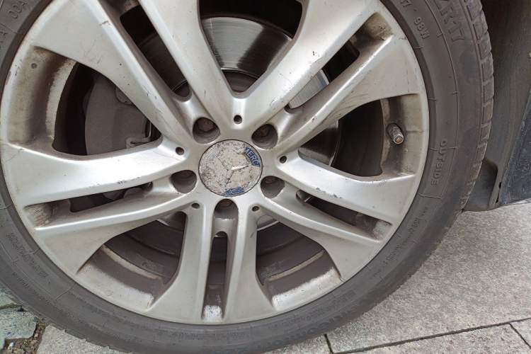 Used Mercedes-Benz E-Class 2011 E 300 L Fashion Prestige Model Right Front Wheel Hub