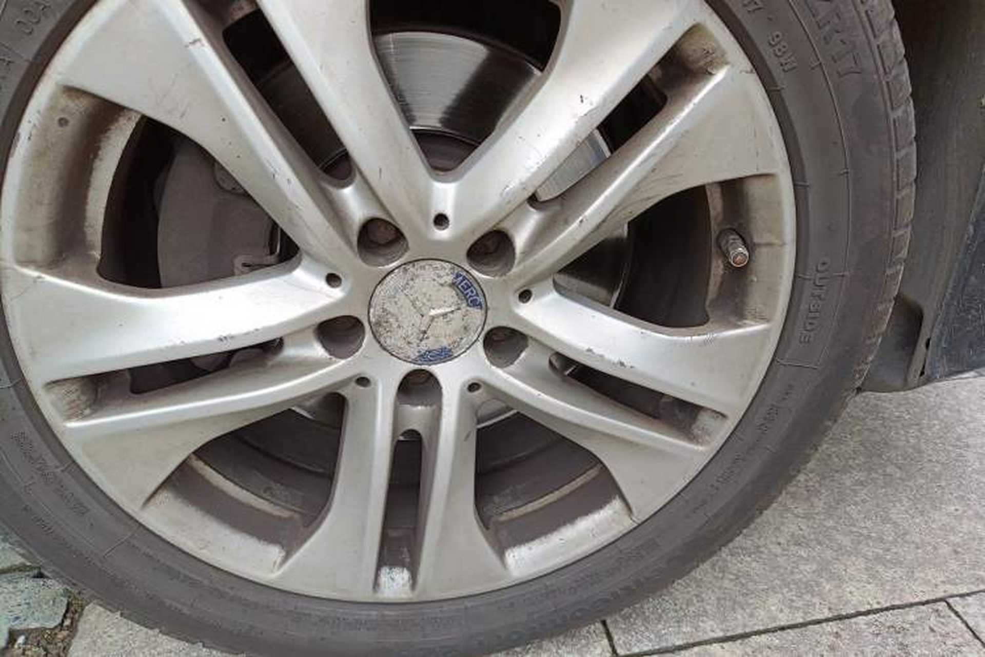 Used Mercedes-Benz E-Class 2011 E 300 L Fashion Prestige Model Right Front Wheel Hub