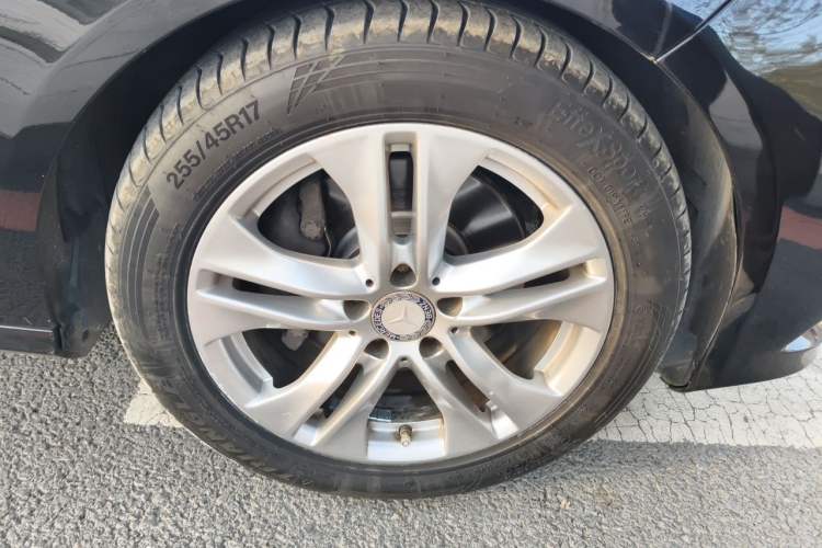 Used Mercedes-Benz E-Class 2011 E 300 L Fashion Prestige Model Right Front Wheel Hub