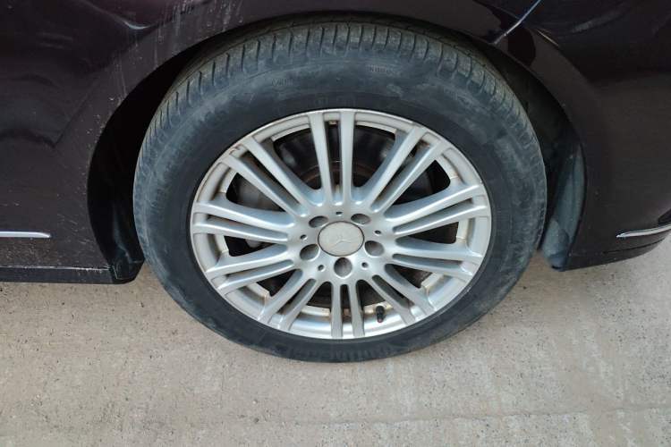 Used Mercedes-Benz E-Class 2011 E 300 L Elegant Model Right Front Wheel Hub