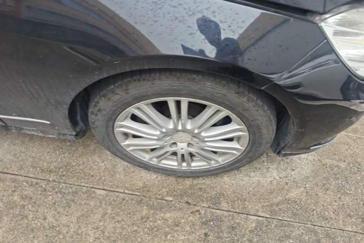 Used Mercedes-Benz E-Class 2011 E 300 L Elegant Model Right Front Wheel Hub