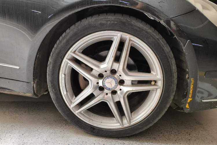 Used Mercedes-Benz E-Class 2011 E 260 CGI Coupe Right Front Wheel Hub