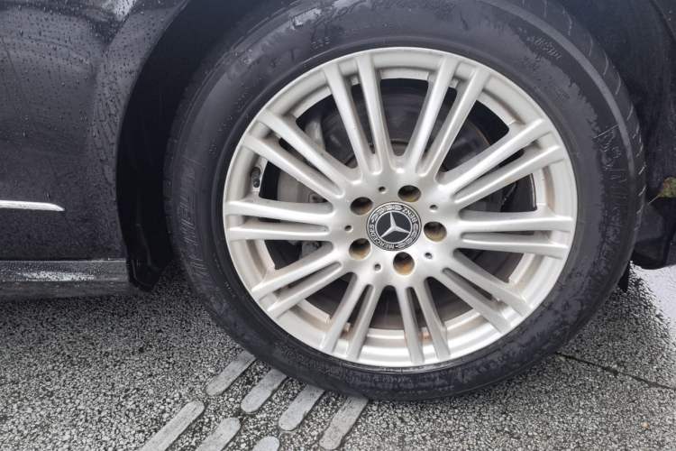 Used Mercedes-Benz E-Class 2011 E 200 L CGI Elegant Model Right Front Wheel Hub