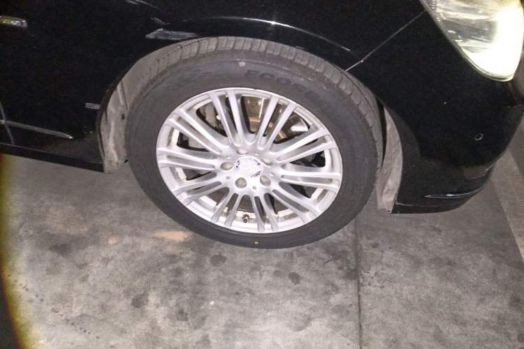 Used Mercedes-Benz E-Class 2011 E 200 L CGI Elegant Model Right Front Wheel Hub