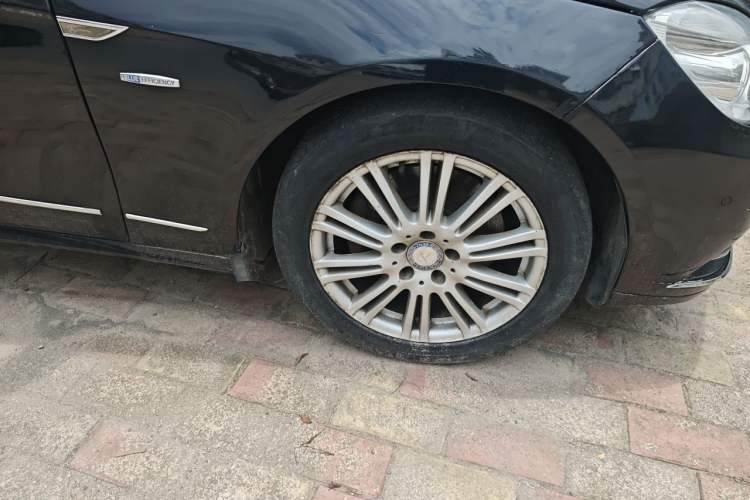 Used Mercedes-Benz E-Class 2011 E 200 L CGI Elegant Model Right Front Wheel Hub