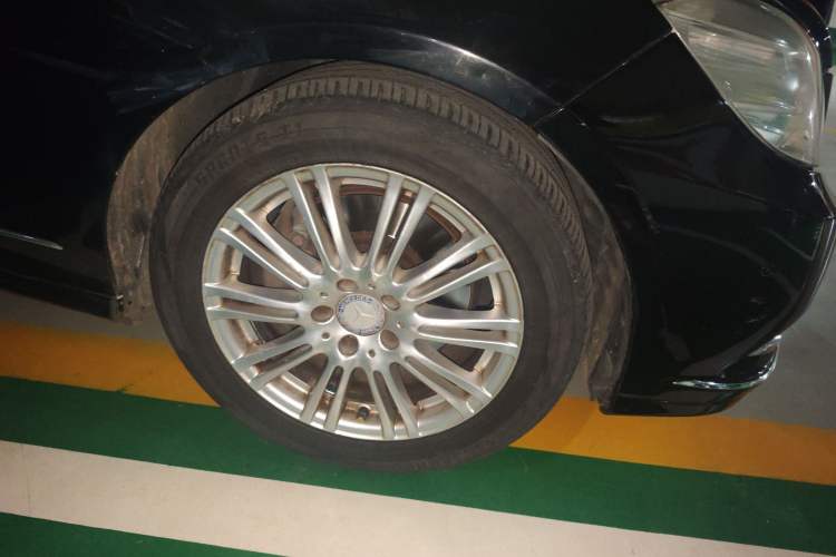 Used Mercedes-Benz E-Class 2011 E 300 L Elegant Model Right Front Wheel Hub