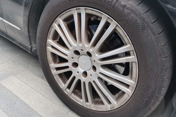 Used Mercedes-Benz E-Class 2011 E 200 L CGI Elegant Model Right Front Wheel Hub