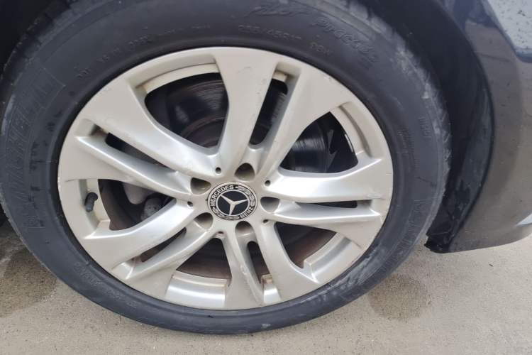 Used Mercedes-Benz E-Class 2011 E 260 L CGI Fashion Model Right Front Wheel Hub
