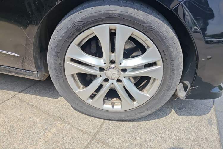 Used Mercedes-Benz E-Class 2011 E 260 L CGI Fashion Model Right Front Wheel Hub