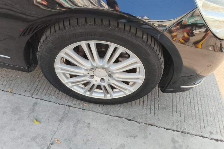 Used Mercedes-Benz E-Class 2011 E 300 L Elegant Model Right Front Wheel Hub
