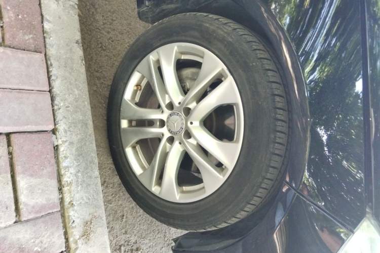 Used Mercedes-Benz E-Class 2011 E 300 L Fashion Prestige Model Right Front Wheel Hub