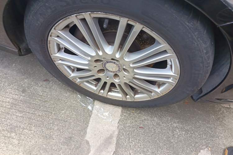 Used Mercedes-Benz E-Class 2011 E 200 L CGI Elegant Model Right Front Wheel Hub