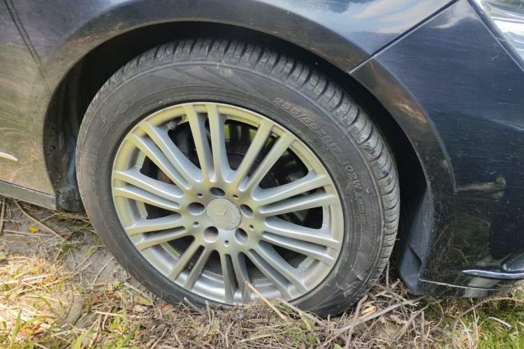 Used Mercedes-Benz E-Class 2011 E 200 L CGI Elegant Model Right Front Wheel Hub