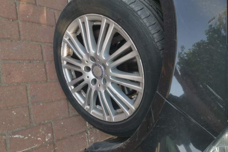Used Mercedes-Benz E-Class 2011 E 300 L Elegant Model Right Front Wheel Hub