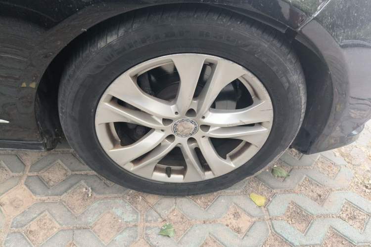 Used Mercedes-Benz E-Class 2011 E 300 L Elegant Model Right Front Wheel Hub