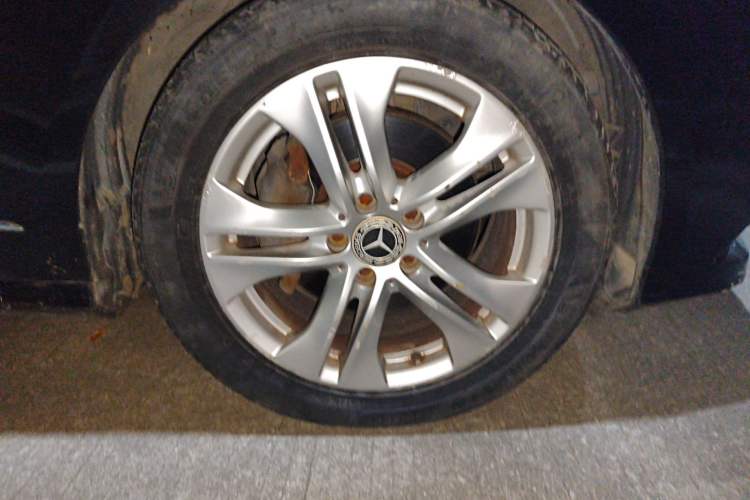 Used Mercedes-Benz E-Class 2011 E 260 L CGI Fashion Model Right Front Wheel Hub
