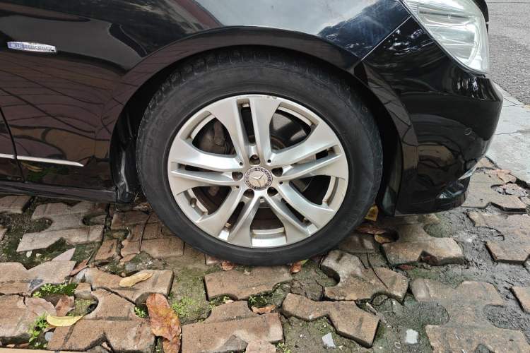Used Mercedes-Benz E-Class 2011 E 260 L CGI Fashion Model Right Front Wheel Hub