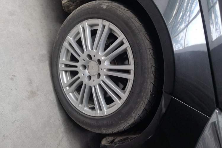 Used Mercedes-Benz E-Class 2011 E 300 L Elegant Model Right Front Wheel Hub