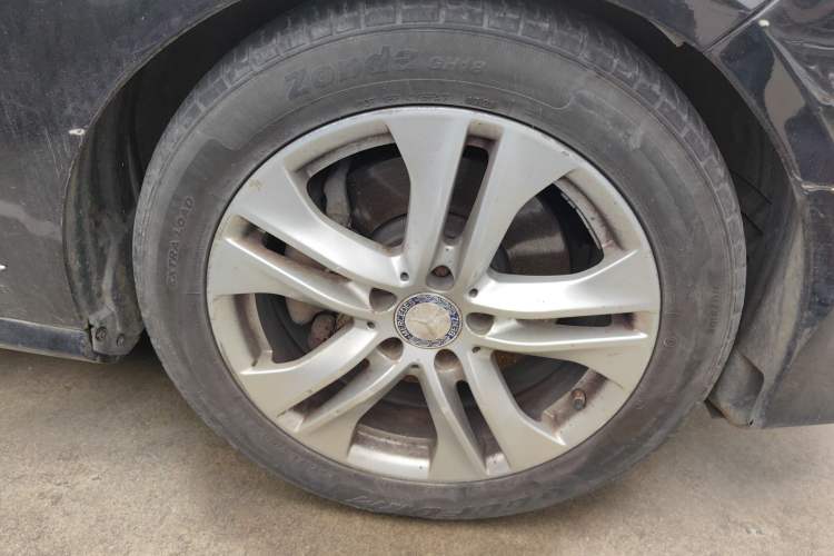 Used Mercedes-Benz E-Class 2011 E 300 L Fashion Prestige Model Right Front Wheel Hub