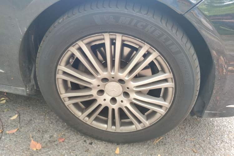Used Mercedes-Benz E-Class 2011 E 200 L CGI Elegant Model Right Front Wheel Hub
