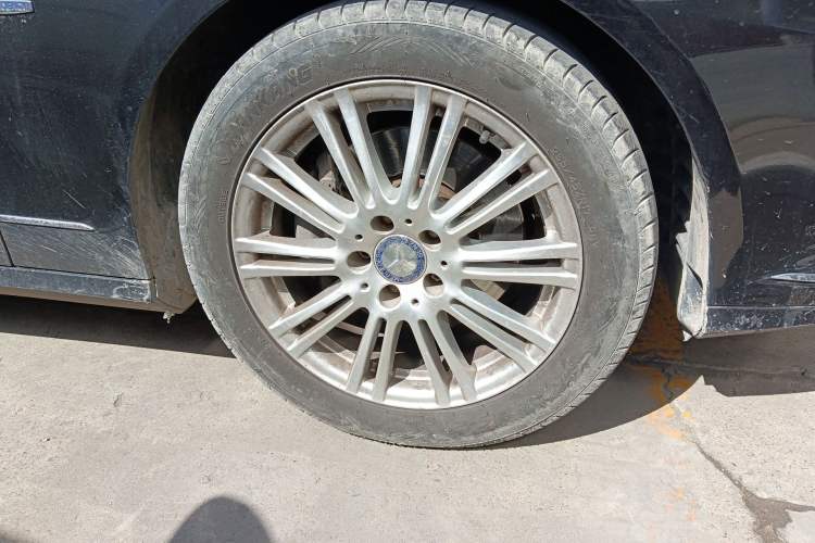 Used Mercedes-Benz E-Class 2011 E 200 L CGI Elegant Model Right Front Wheel Hub