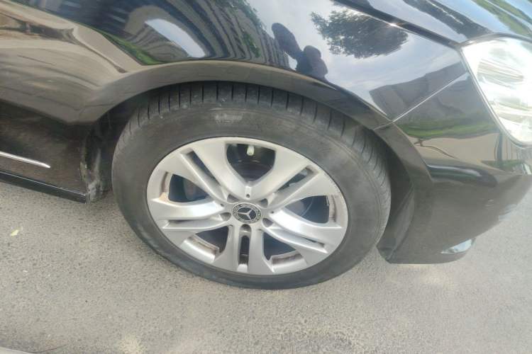 Used Mercedes-Benz E-Class 2011 E 300 L Fashion Prestige Model Right Front Wheel Hub