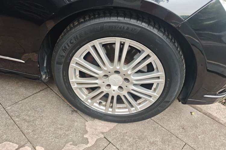 Used Mercedes-Benz E-Class 2011 E 300 L Elegant Model Right Front Wheel Hub