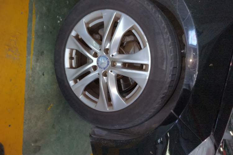 Used Mercedes-Benz E-Class 2011 E 260 L CGI Fashion Model Right Front Wheel Hub