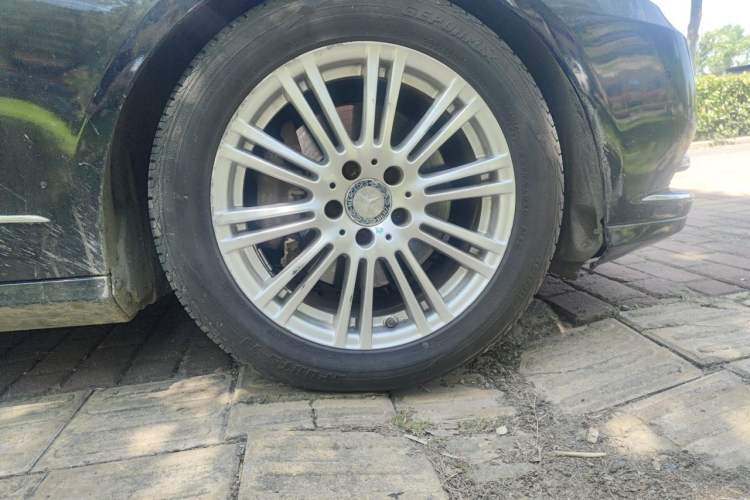 Used Mercedes-Benz E-Class 2011 E 200 L CGI Elegant Model Right Front Wheel Hub